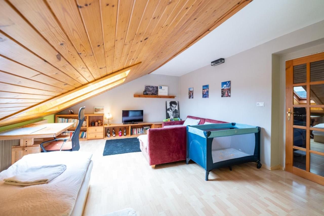 Dům – 4 ložnice, 2 koupelny, až 15 hostů