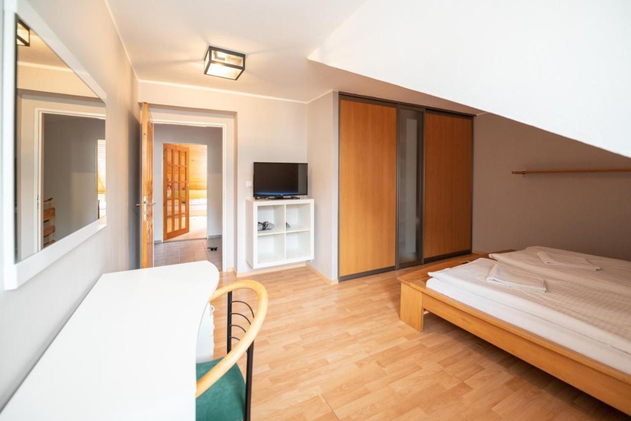Dům – 4 ložnice, 2 koupelny, až 15 hostů